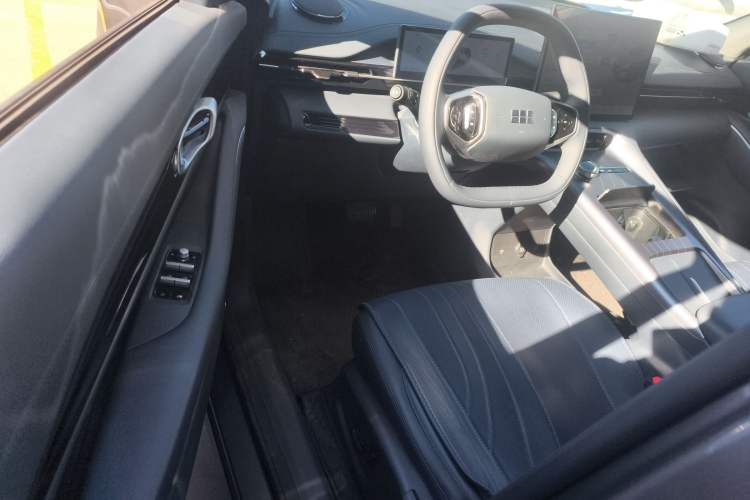 Used  E5 2024 440km Launch Edition