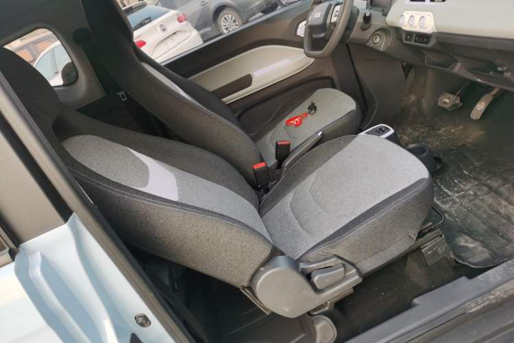 Used Chery QQ Ice Cream 2022 170km Sundae Phosphate Lithium-Ion
