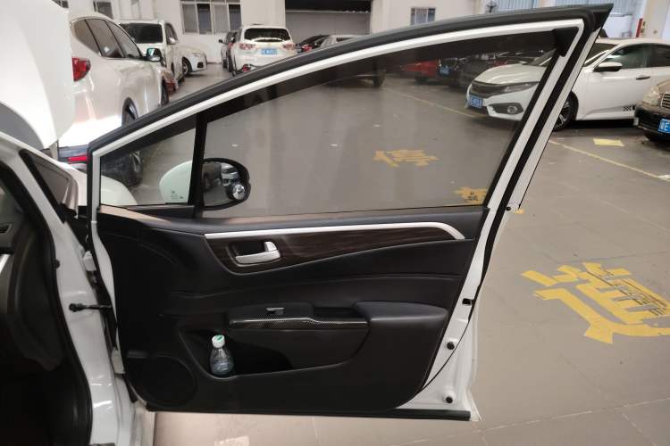 Used Honda Jade 2017 1.8L automatic Comfort version 5 seats
