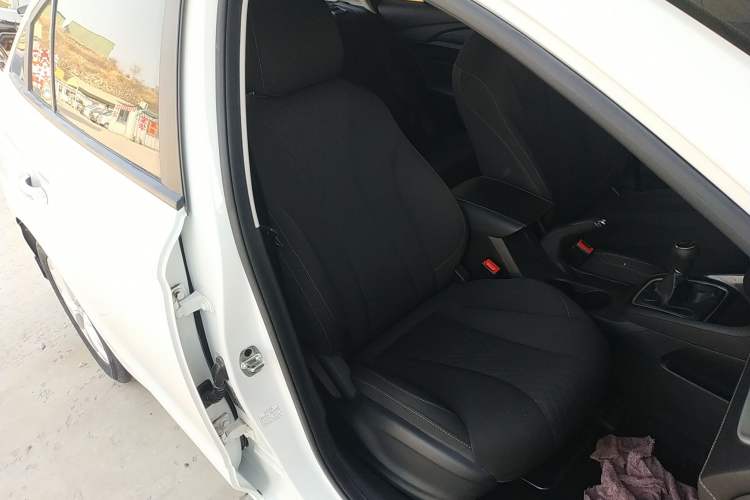 Used Roewe i5 2020 1.5L Manual 4G Connect Luxury Edition
