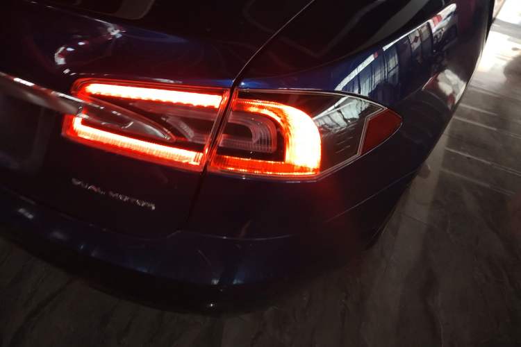 Used Tesla Model S 2019 Long-Range Version
