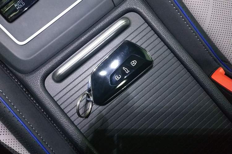 Used Volkswagen Golf 2025 300TSI R-Line
