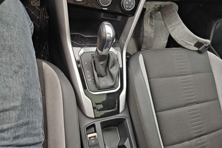 Used Volkswagen T-ROC 2021 280TSI DSG Two-Wheel Drive Elite Connect Edition