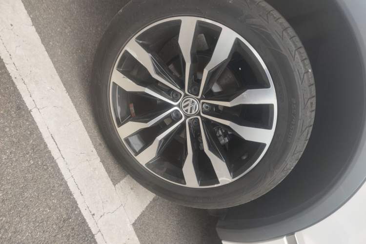 Used Volkswagen Tiguan L 2019 330TSI Automatic Two-Wheel Drive R-Line Flagship Edition China V Standard
