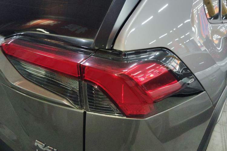 Used Toyota RAV4 2020 Dual-Engine 2.5L E-CVT Two-Wheel Drive Elite Edition
