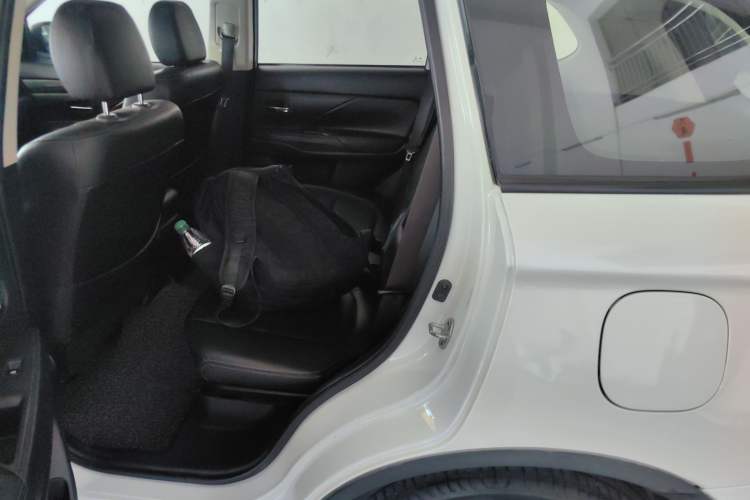 Used Mitsubishi Outlander 2017 2.0L Two-Wheel Drive Glory Edition 5 Seats
