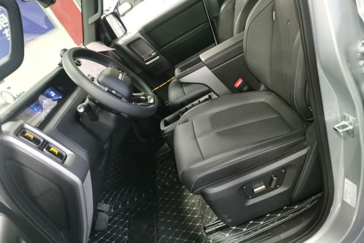 Used  V23 2025 401 Two-Wheel Drive Advanced Edition