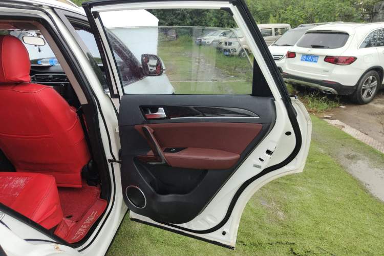 Used Zotye T600 2015 Family Edition 2.0T Manual Elite Version
