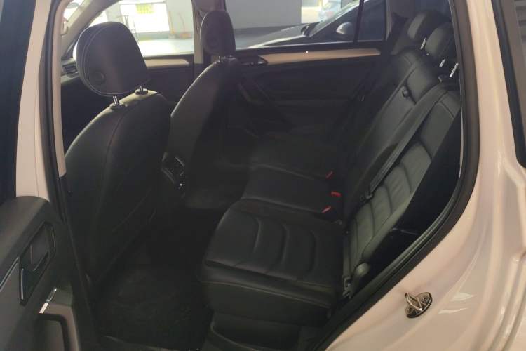 Used Volkswagen Tiguan L 2019 330TSI Automatic Two-Wheel Drive Panoramic Comfort Edition China VI Standard
