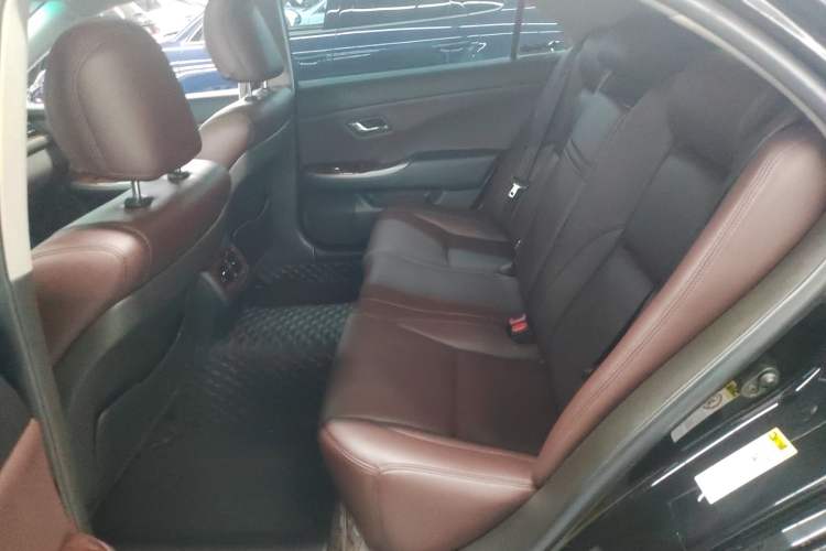 Used Toyota Crown 2012 2.5L Royal Leather Edition
