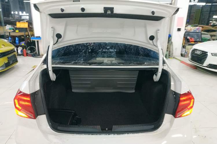 Used Volkswagen Jetta 2017 1.4L Manual Fashion Edition
