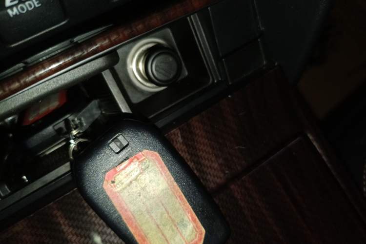 Used Toyota Camry 2016 Dual-Engine 2.5 HG 10th Anniversary Deluxe Navigation Edition
