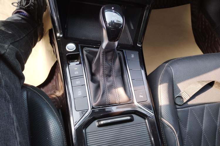 Used Volkswagen Passat 2019 330TSI Luxury Edition China VI Standard
