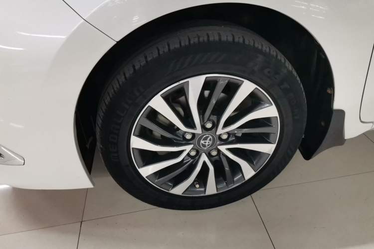 Used Toyota Corolla 2016 Dual-Engine 1.8L E-CVT Elite Edition
