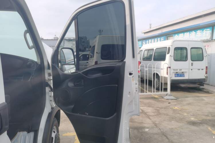 Used Iveco Eurocargo 2021 2.0T Manual Super-Rui Long Wheelbase Short Overhang High Roof Manual Doors F1A
