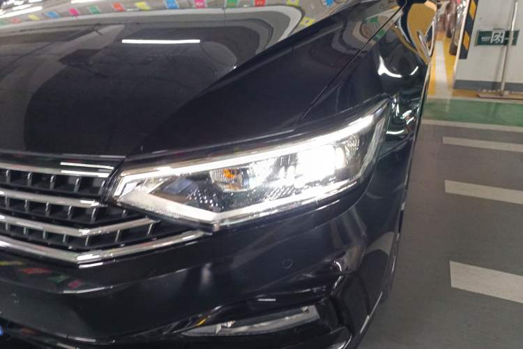 Used Volkswagen Magotan 2023 2 Million Units Limited Edition 330TSI DSG Leading Version