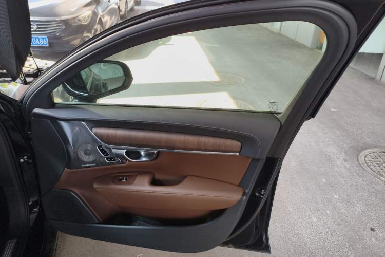 Used Volvo S90 2025 B5 Zhiya Luxury Edition
