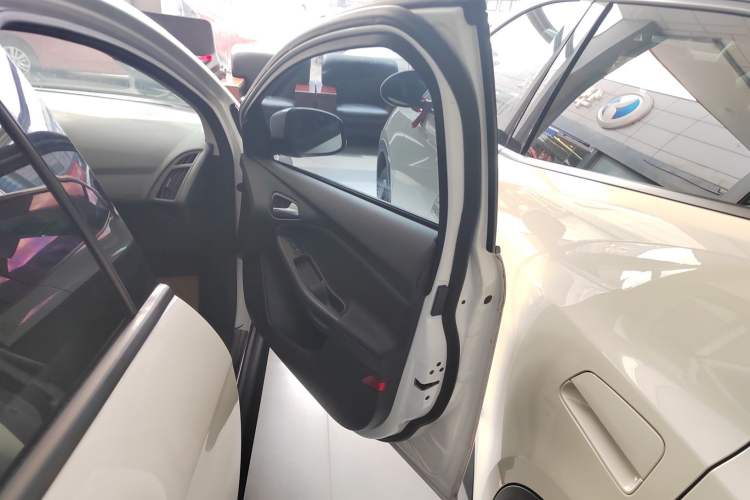 Used Ford Focus 2017 Hatchback 1.6L Automatic Comfort Plus SmartDrive Edition
