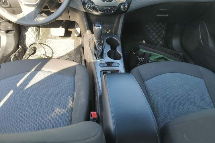 Used Chevrolet Cruze 2017 1.5L Automatic Pioneer Sunroof Edition
