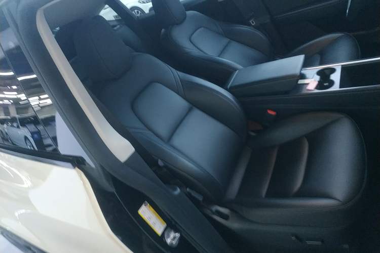 Used Tesla Model Y 2023 Rear-Wheel-Drive Version
