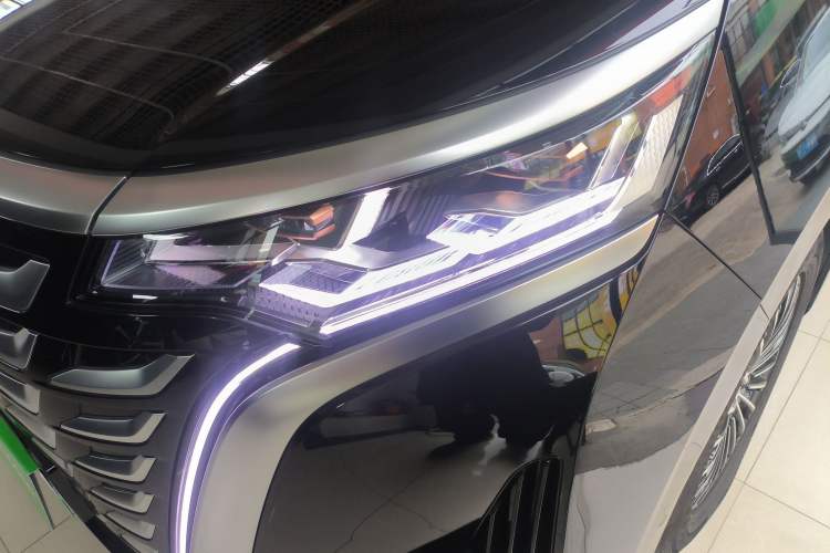 Used Denza D9 2025 DM-i Intelligent Drive 1020 Four-Wheel Drive Flagship Model