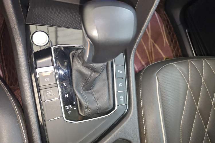 Used Volkswagen Tiguan L 2022 330TSI Automatic Two-Wheel Drive R-Line Enhanced Edition
