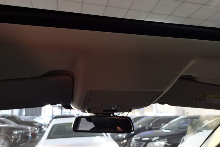 Used Land Rover Discovery Sport 2018 240 PS SE Version