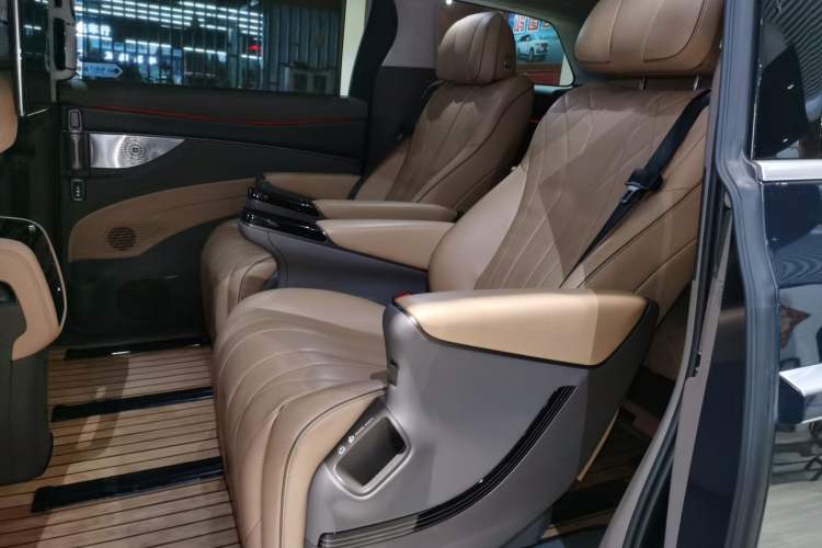 Used Denza D9 2022 DM-i 970 Four-Wheel Drive Flagship Model