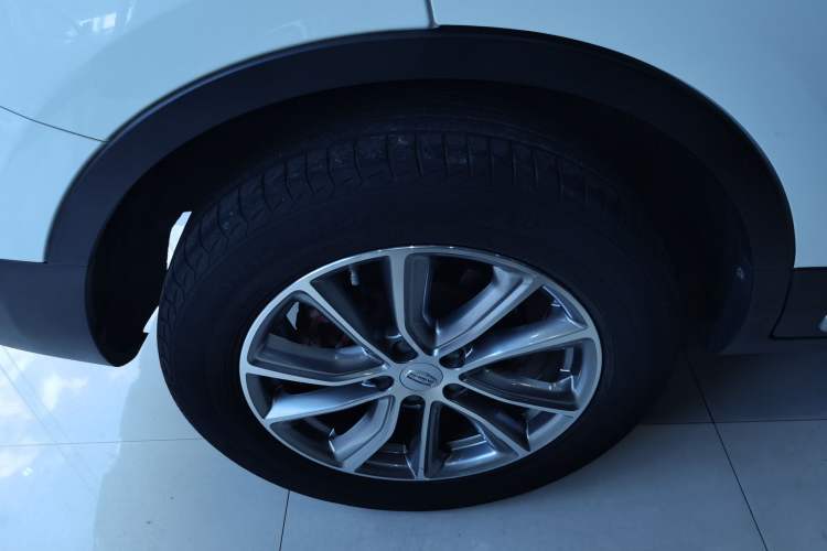 Used Geely Auto Emgrand X7 Sport 2018 1.8TD Automatic Two-Wheel Drive Smart Connect 4G Internet Edition
