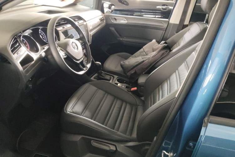 Used Volkswagen Touran 2016 Volkswagen Touran L 280TSI DSG Comfort Edition
