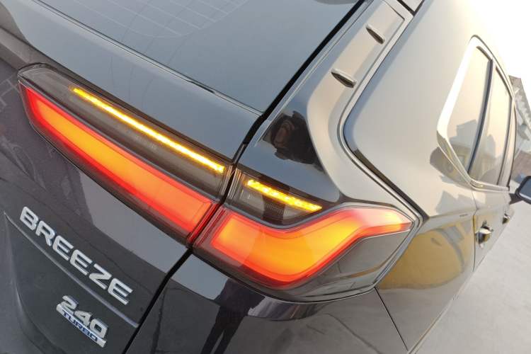 Used Honda Breeze 2023 240TURBO Two-Wheel-Drive Luxury Edition 5 Seats
