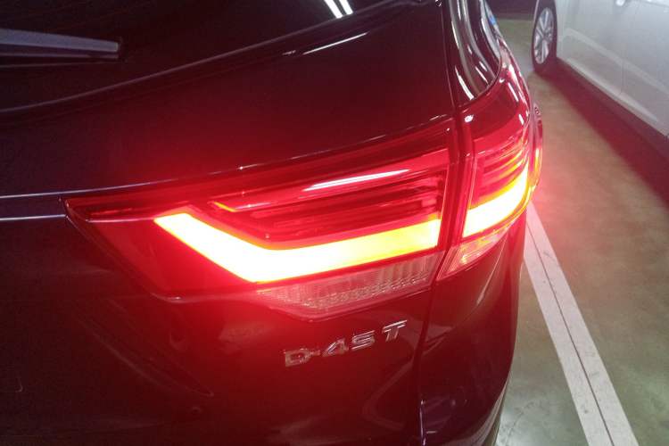 Used Toyota Highlander 2018 2.0T Two-Wheel Drive Luxury Edition 7 Seats China VI Standard
