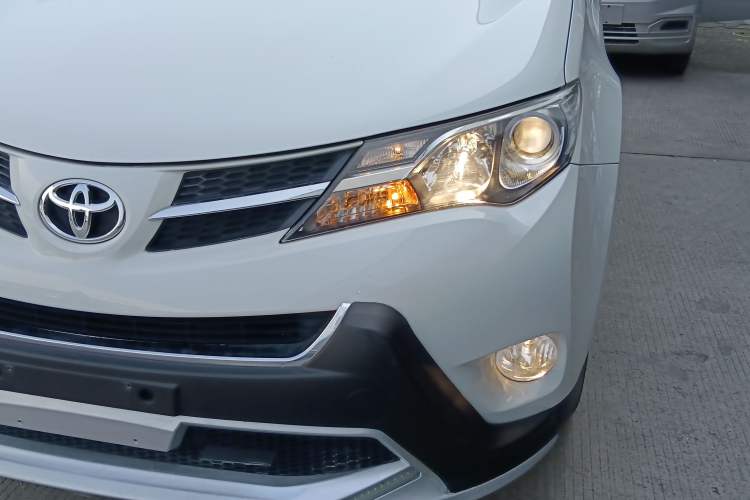 Used Toyota RAV4 2015 2.0L CVT Two-Wheel Drive Fashion Edition