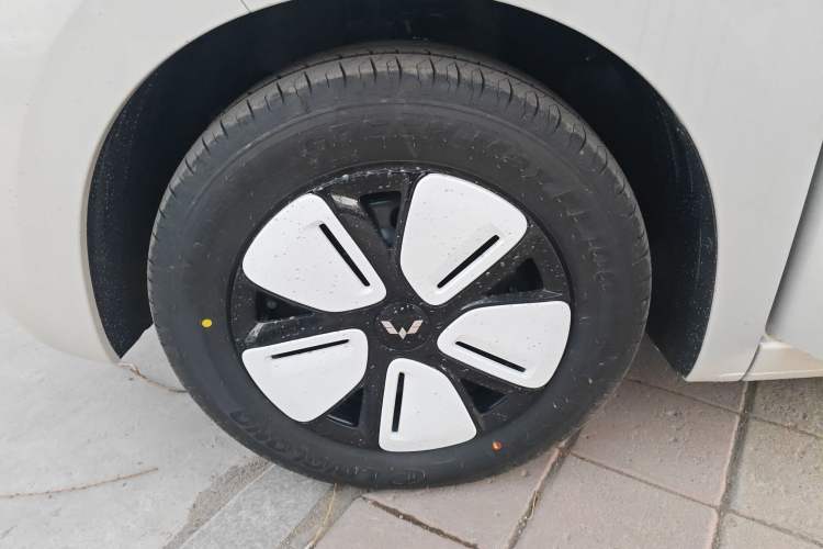 Used Wuling Hongguang MINIEV 2025 Four-Door Version Advanced Edition
