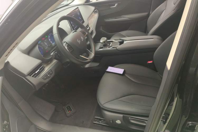 Used Hongqi E-QM5 2023 Base Travel Edition
