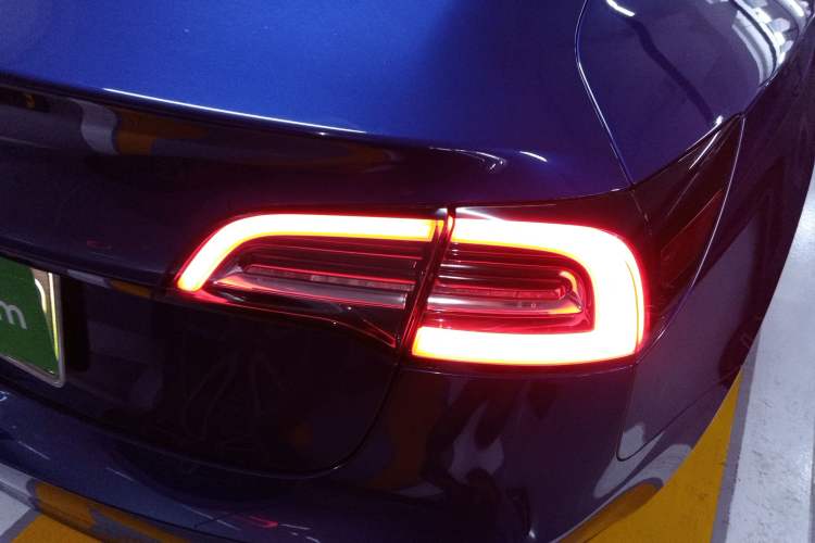 Used Tesla Model 3 2019 Long-Range Rear-Wheel-Drive Version
