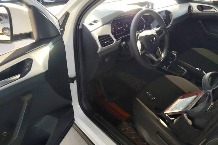 Used Volkswagen Tacqua 2021 200TSI DSG JoyConnect Edition