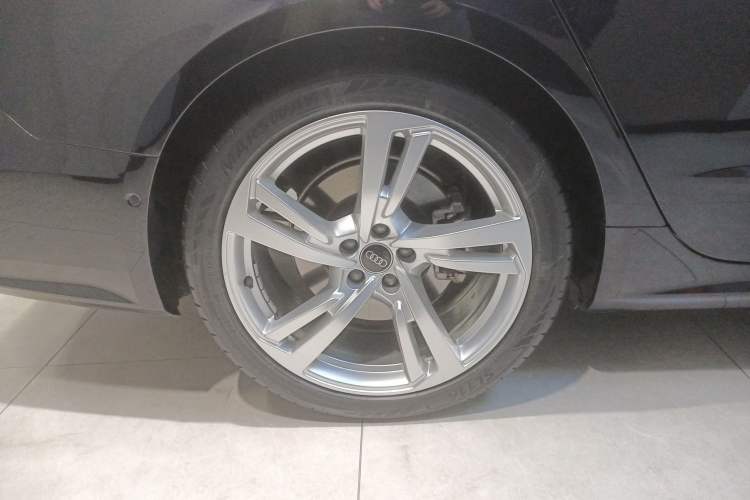 Used Audi A7L 2024 45TFSI quattro S-line Visionary Edition Flow Crystal Package