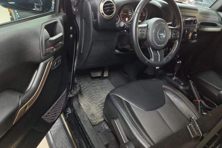 Used  Wrangler 2016 3.0L Sahara 75th Anniversary Edition
