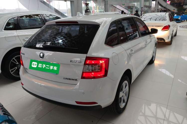 Used Skoda Rapid Spaceback 2018 1.6L Automatic Comfort Edition
