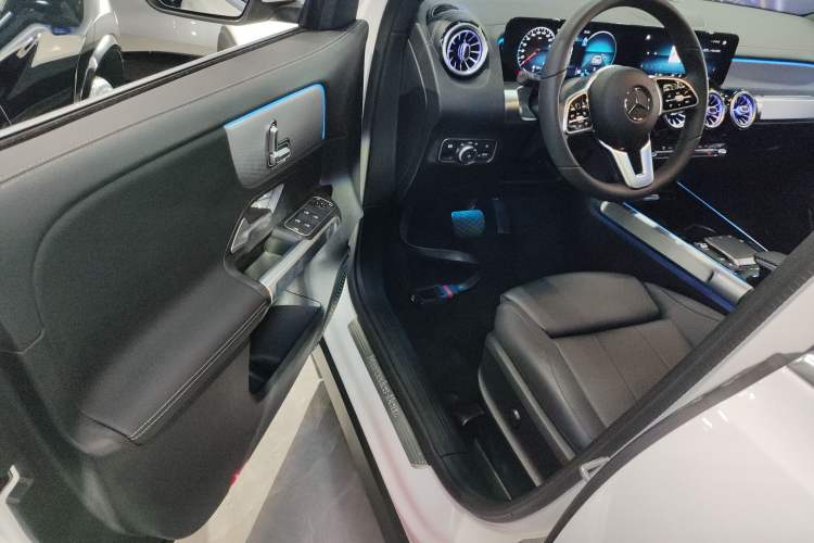 Used Mercedes-Benz GLB 2023 Refreshed GLB 200 Dynamic Edition
