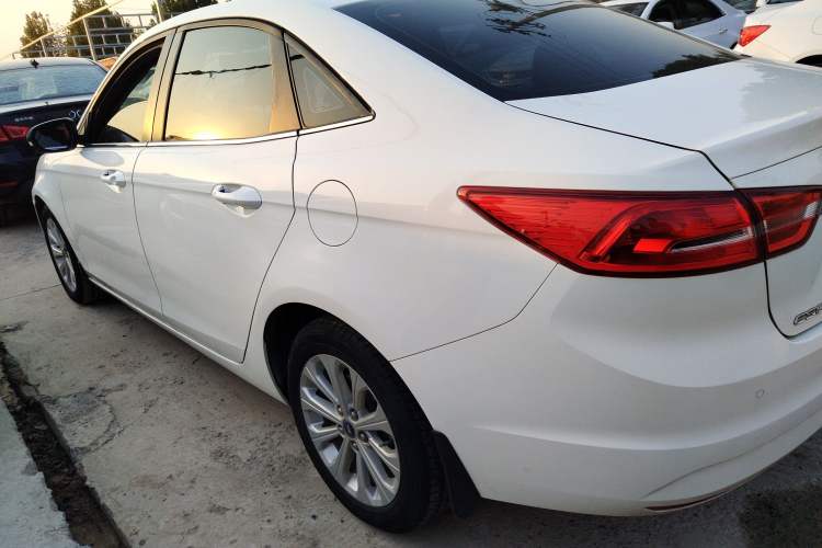 Used Ford Escort 2015 1.5L Automatic Fashion Model