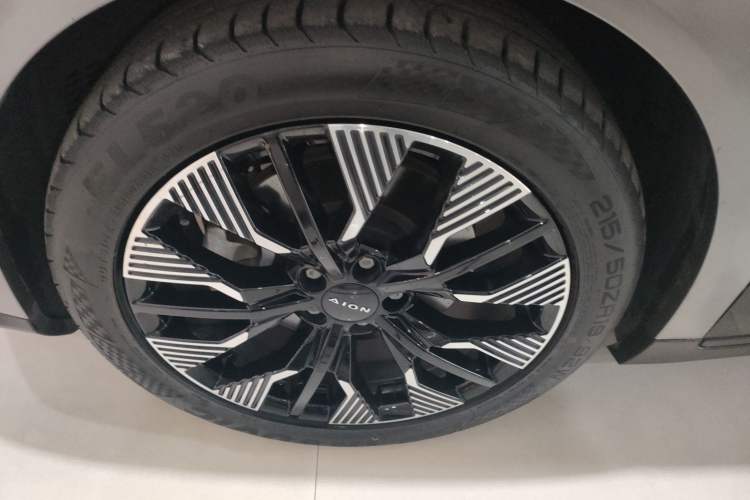 Used AION Y 2022 70 Tech Edition Lithium Iron Phosphate
