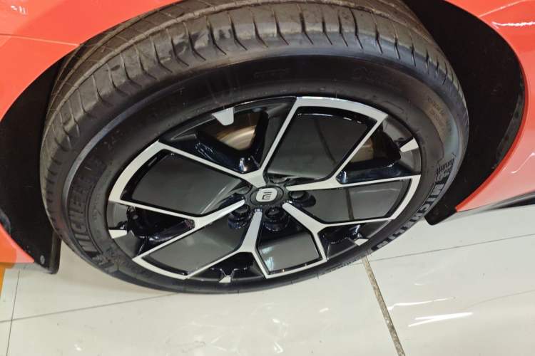 Used  SU7 2024 Rear-Drive Ultra-Long Range Advanced Pro-Level Intelligent Driving Version
