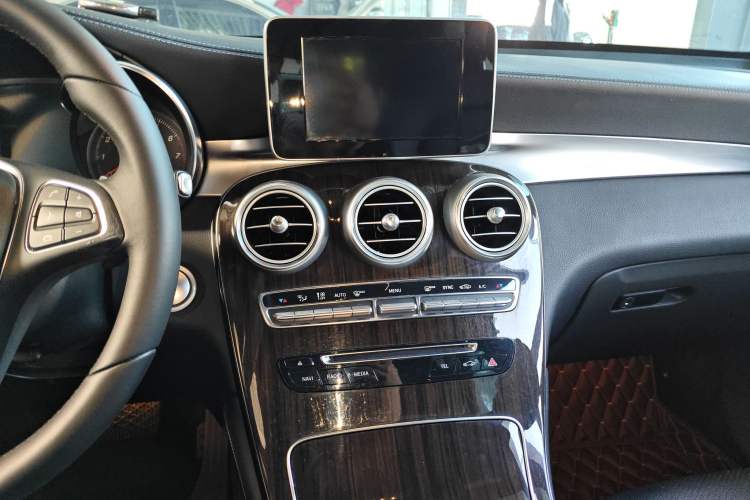 Used Mercedes-Benz GLC 2017 GLC 260 4MATIC Luxury Model
