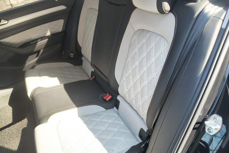 Used Volkswagen Magotan 2023 2 Million Units Commemorative Edition 330TSI DSG Luxury Version
