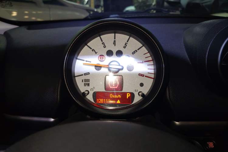 Used  Countryman 2011 1.6L ONE
