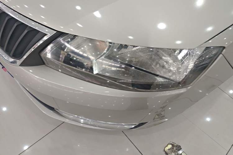 Used Skoda Rapid 2015 1.6L Automatic Smart Selection Model
