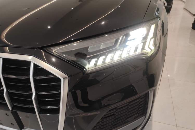 Used Audi Q7 2021 45 TFSI quattro S line Sport model
