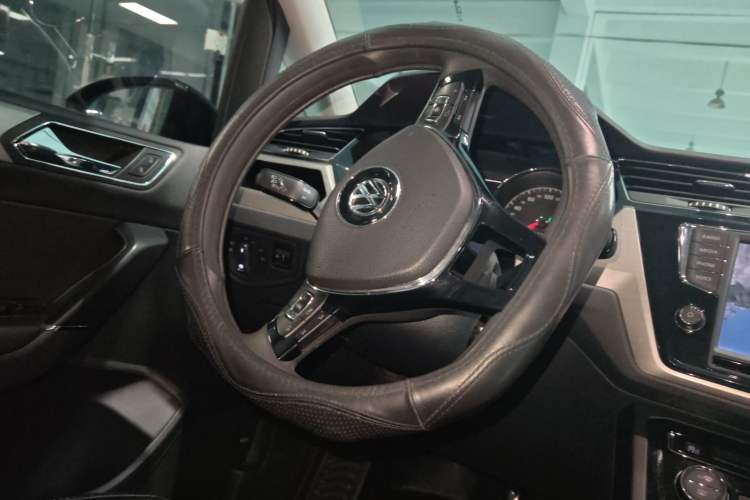 Used Volkswagen Touran 2018 Volkswagen Touran L 280TSI DSG Comfort Edition 7 Seats China VI Standard